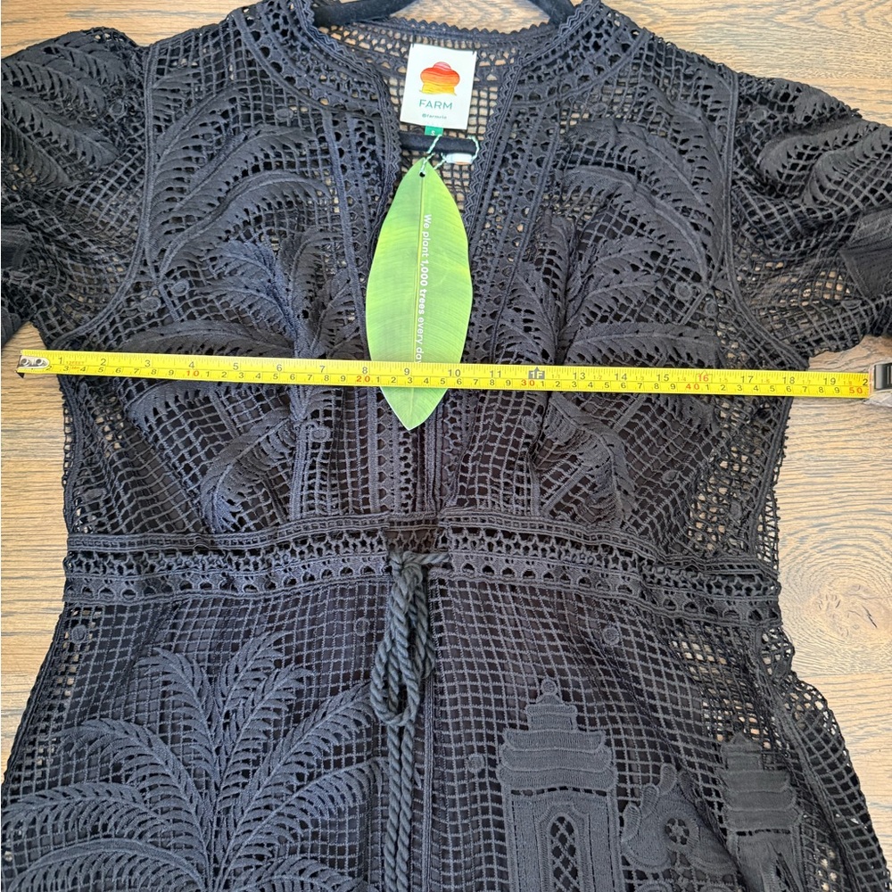 NWT  FARM Rio Morada Boa Guipure Maxi Dress in black with tie waist. Size S. - Picture 13 of 15